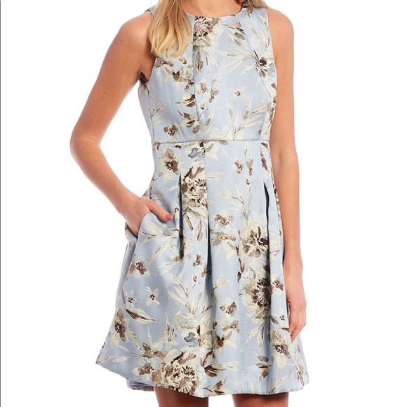 Vince Camuto Dresses & Skirts - Vince Camuto sleeveless jacquard dress